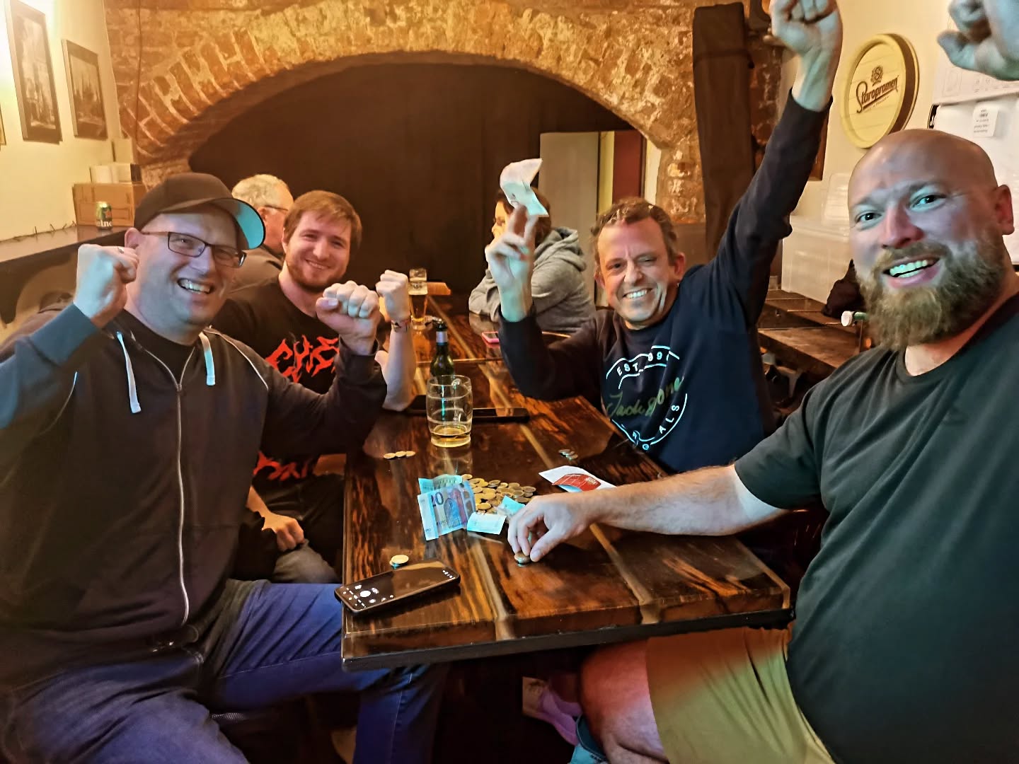 Tagessieg und Jackpot am 26.09.
Gegen uns hätten wir auch gewonnen
Glückwunsch und auf ein neues heute abend.
Lets go.