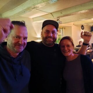 Bevor mein Handy wieder runterfällt hier schnell die Tagessieger des heutigen Abends:

Mehr Bier für den Quizmaster.

Jackpot nicht geknackt, chapeau, weiter geht die Show am 12.