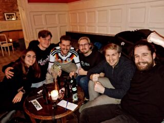 Das Jahresrückblick Quiz gewannen:

Bierbierotheke

Morgen um 20 Uhr geht es weiter....